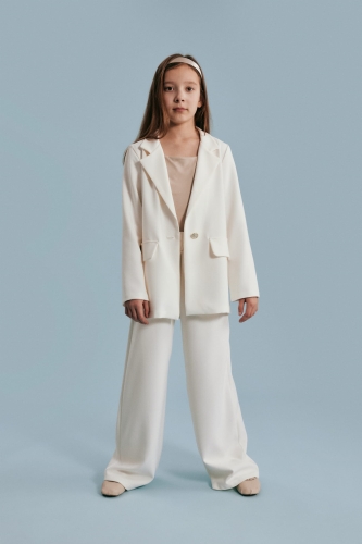 Vanessa girl’s suit, elegant girl’s formal suit, premium girl’s outfit, children’s special occasion clothing, communion suit for girls, wedding outfit for girls, European-made kids’ fashion, stylish kids’ formalwear, cream white girl’s suit
