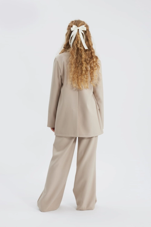 girls' beige suit, formal girls' suit, kids' elegant outfit, girls' formal blazer and trousers, special occasion suit for girls, Vanessa beige suit, girls' oversized blazer, girls' event attire